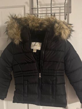Madden Girls Black Winter Jacket W/faux Fur Good. NWT Size 4/5 Girls